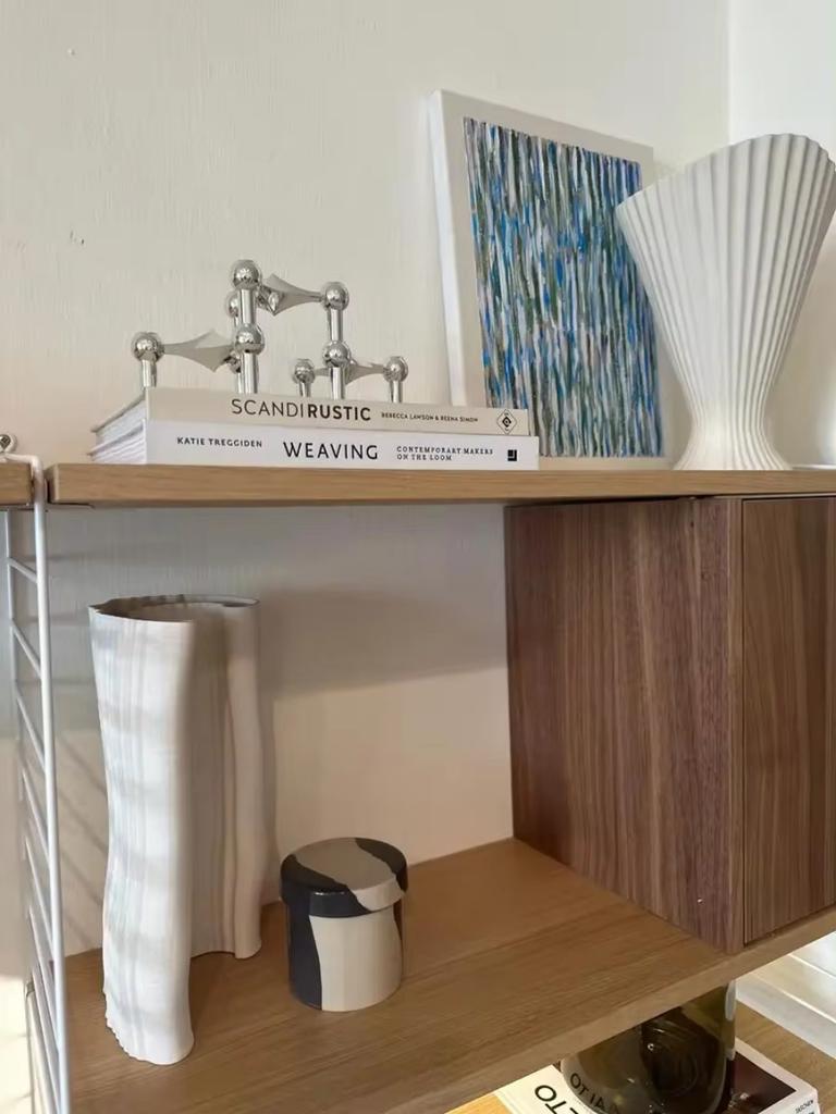 Kovový svícen s molekulární strukturou Nordic stříbrný svícen středový prvek dekorace obývacího pokoje dárek domácí dekorace kandelábr