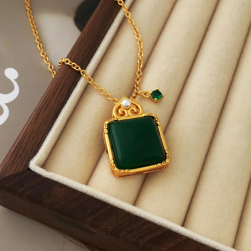 Premium Sense Light Luxury Spring and Summer Earrings Necklace Temperament Retro Earrings Trendy Niche Jewelry