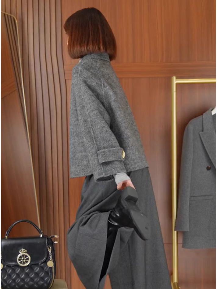 Korean Hepburn Grey Lapel Wool Duffle Coat - Women's Short Jacket for Autumn/Winter 2024