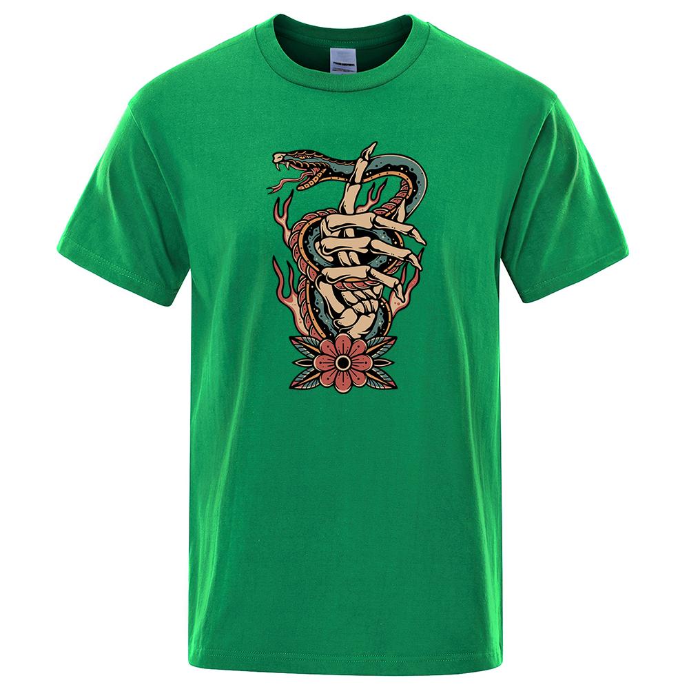 Poisonous Snake Winding Around The Fingertips Tops Men Fashion Soft T Shirt Street Cotton T-Shirts Luxury Oversized Tees