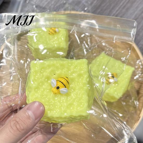 Honeycomb Shaped Fidget Toy Cube Bee Squeeze Slow Rising Anti-Anxiety Pinch Soft Stretchy Decompression Sensory Travel Stress Relief Tool