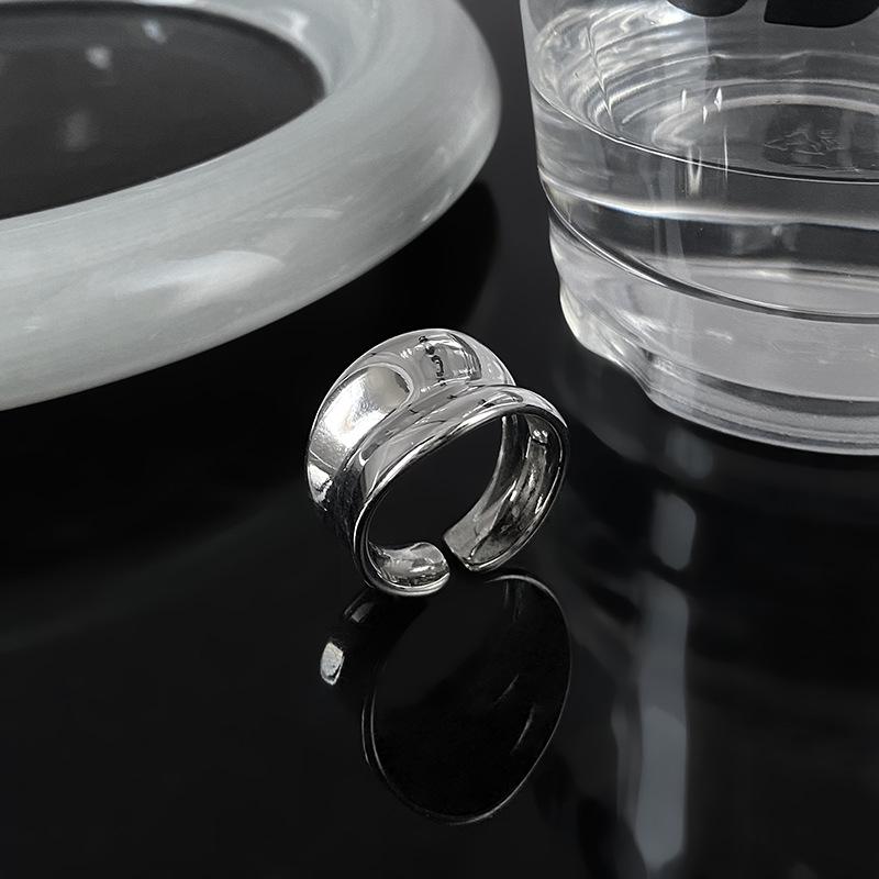 Gothic Irregular Bright Face Wide Edge Rings for Women New Fashion Creative Hollow Geometric Pleated Ring Party Jewelry