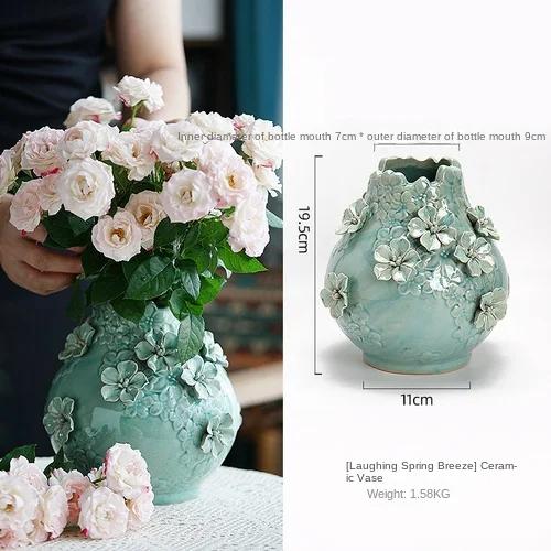 

Ваза керамическая подглазурная зеленая ручная работа резной ретро рельеф домашняя цветочная композиция цветочное украшение гостиная новыйкитайский стиль