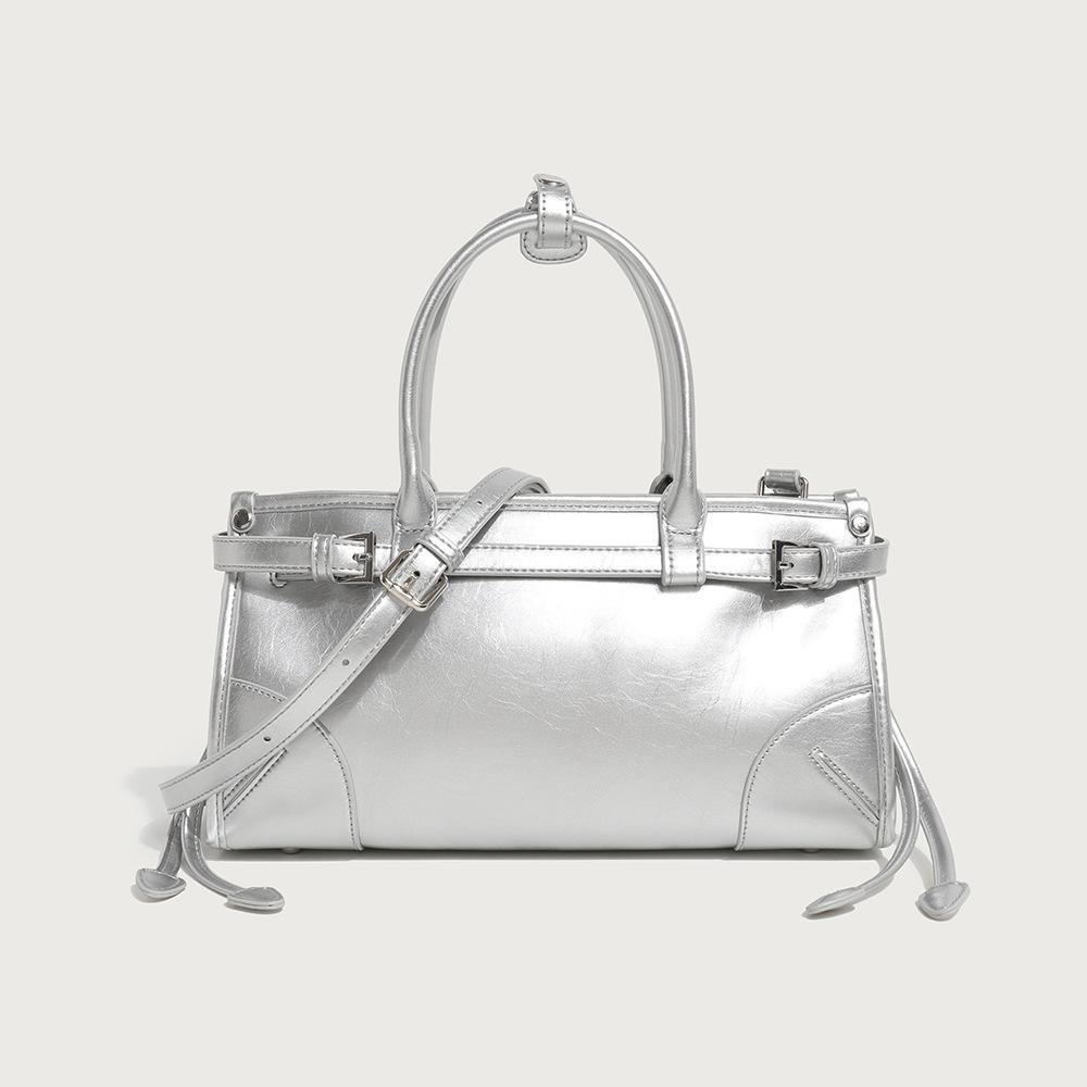 

Сумка подмышкой женская 2025 новая нишевая высококачественная модная сумка для локомотива пригородная портативная сумка через плечо серебряный