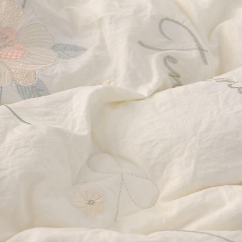 Qisefang Washed Cotton Embroidered Soybean Winter Quilt