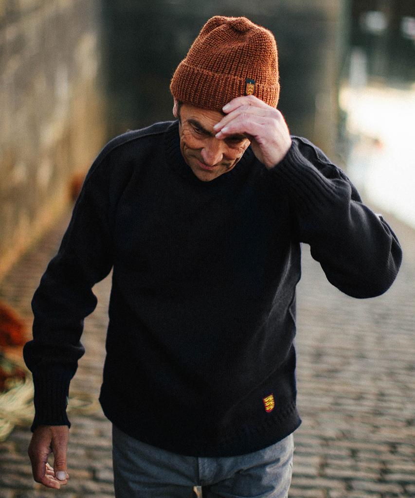 Geonjiulleunseu Crewneck Whole Garment Sweater - Black