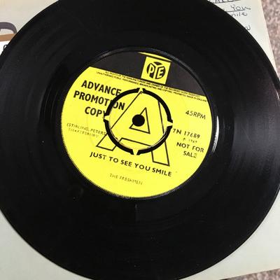 7inch Record FRESHMEN - Just To See You Smile N17689 Pye Records 1969 UK Rock Used