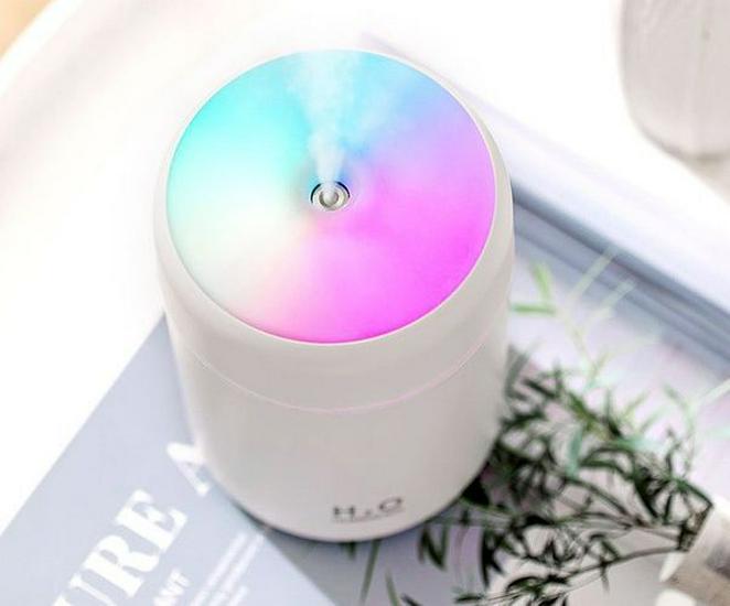 USB-Powered Silent Mini Humidifier for Home and Bedroom, Large Mist Volume, Air-Conditioned Room Aromatherapy Device.