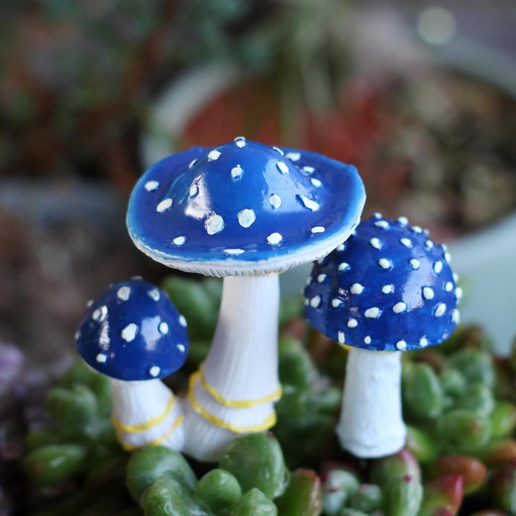 2 Decorative Mushroom-Shaped Garden Stakes for Flower Pots, Small Sculptures, Miniature Figures