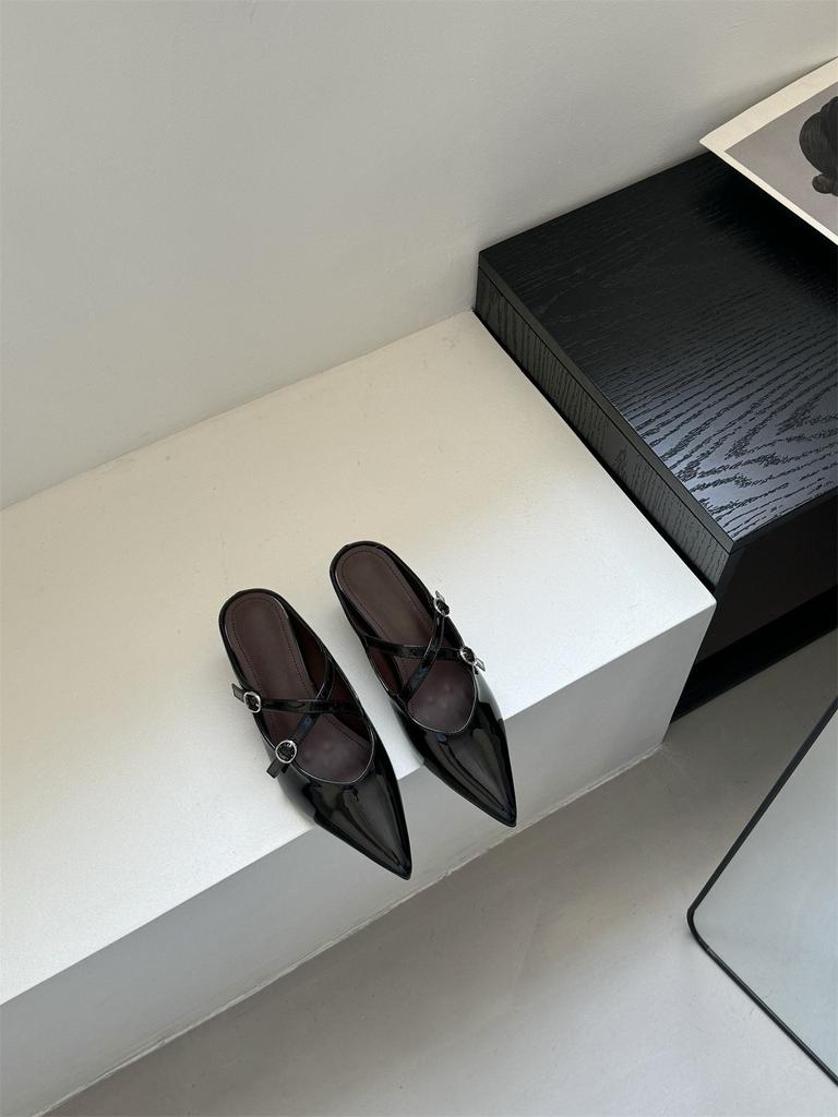 Retro Pointed Head Half Slippers Women's Shoes Wear Thick Heels Pointed Lazy Cool Slippers Summer