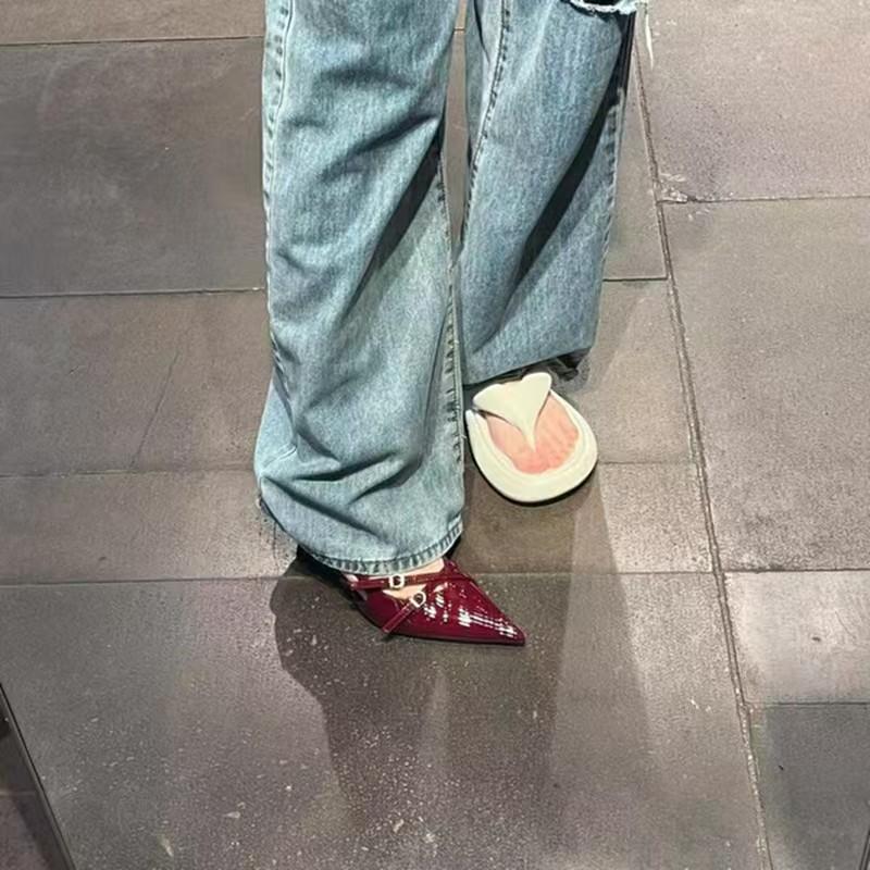 

UR high heels 2025 summer new women s bag head sandals kitten heel one-word buckle strap pointed head empty single shoes women 39 бордовий
