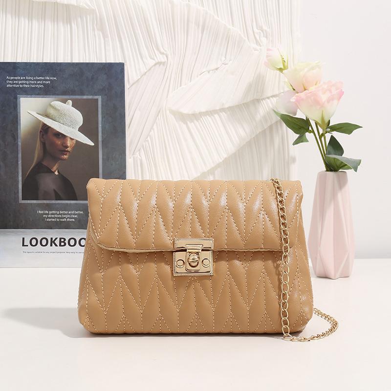 Fashion small bag New embroidery chain women's bag Small square bag One shoulder messenger bag Lock mobile phone bag