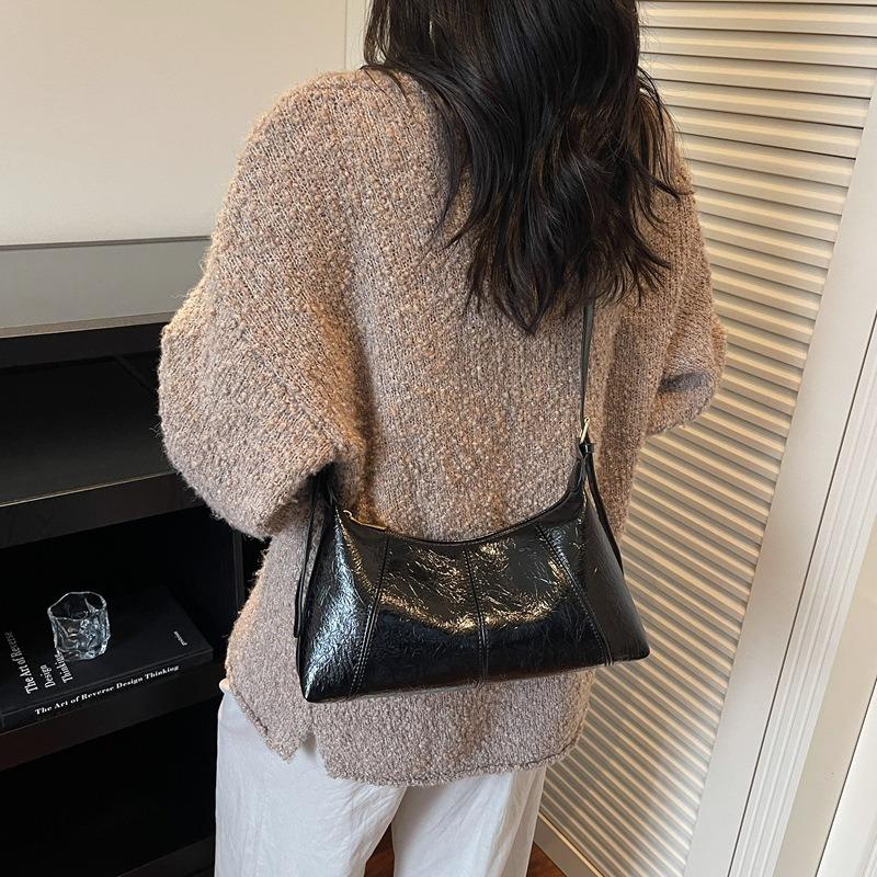 Retro bag women's large-capacity new autumn and winter niche messenger bag casual one-shoulder underarm dumpling bag