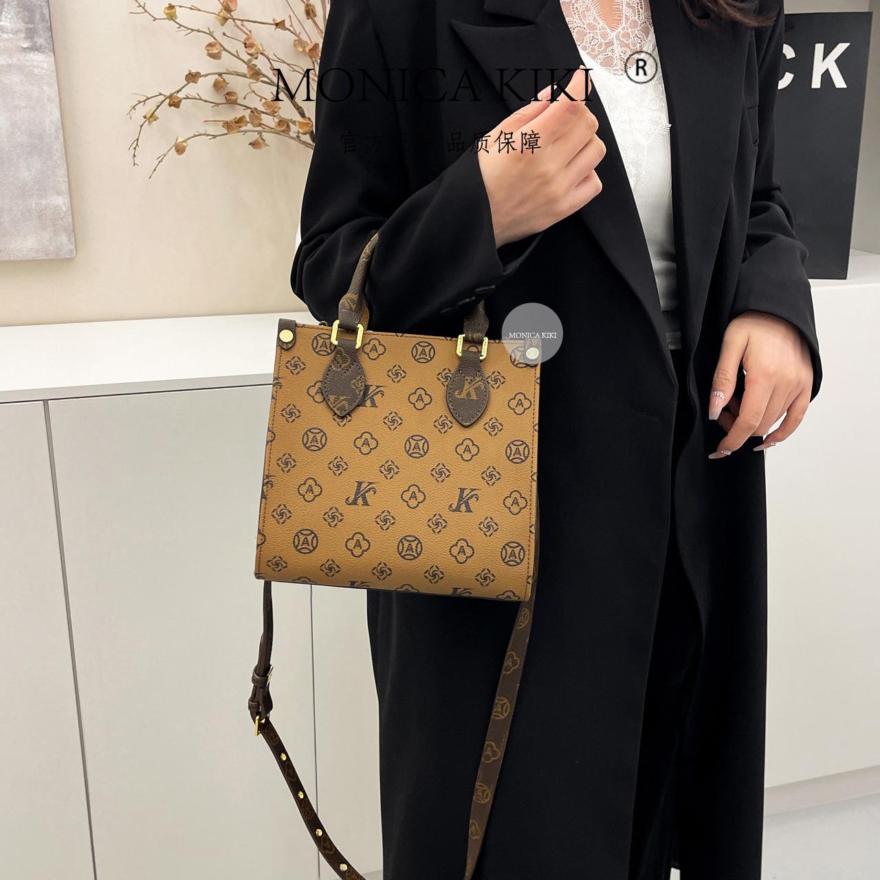 

Light luxury retro small square bag 2025 new old flower women s bag fashion temperament sheet music bag large capacity portable messenger bag