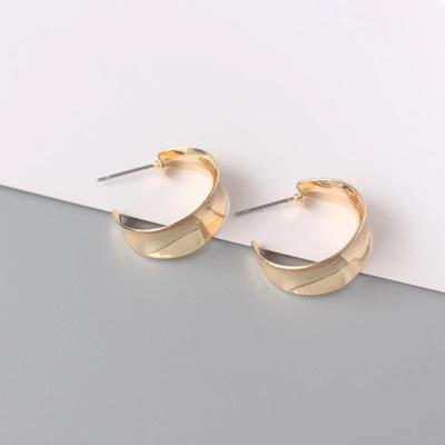 Brincos em forma de c para mulheres, superfície curvada, brinco de personalidade, cor dourada, brincos de metal femininos, brincos incomuns, orecchini