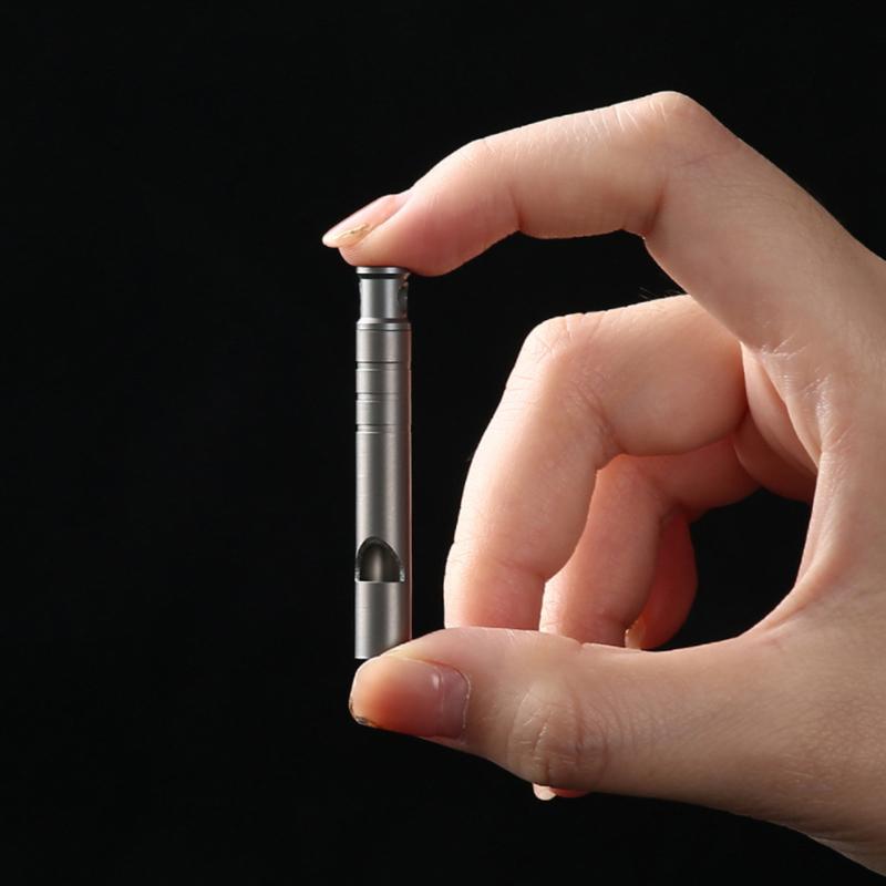 Titanyum Düdük Kordonlu Acil Durum Düdüğü Güvenlik Hayatta Kalma Düdüğü Ultralight Kamp Düdüğü Doğa Yürüyüşü Açık Hava Acil Durum