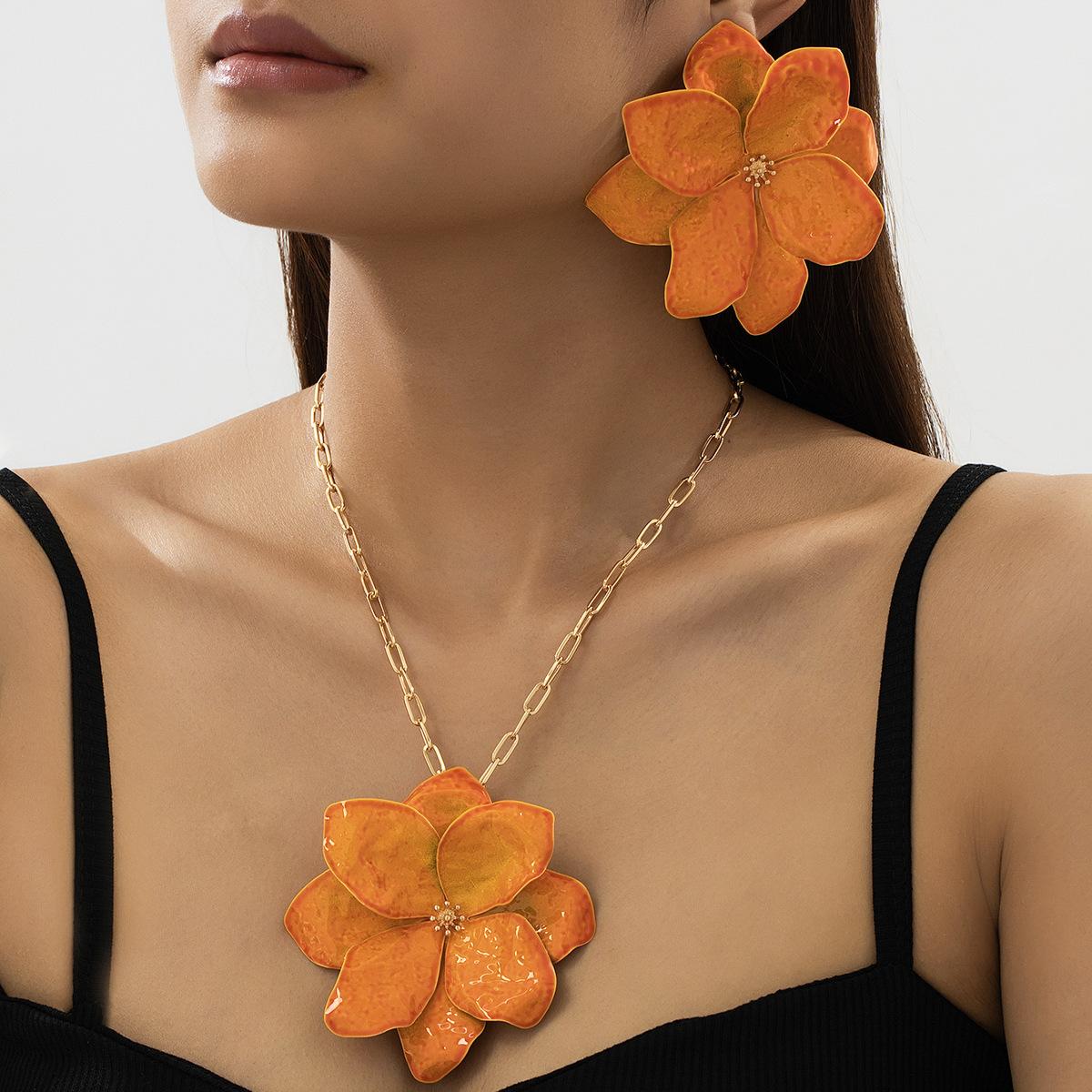 

Модные украшения для женщин оранжевый