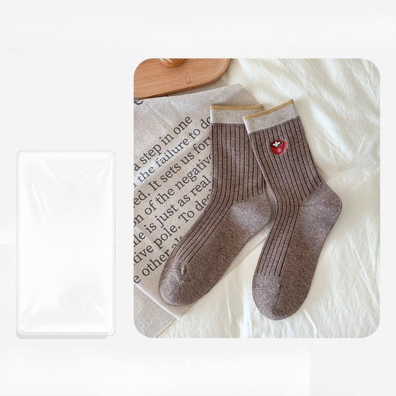 

Женские теплые милые гольфы с мультяшной вышивкой на осень и зиму 1 pair глубокая кофе