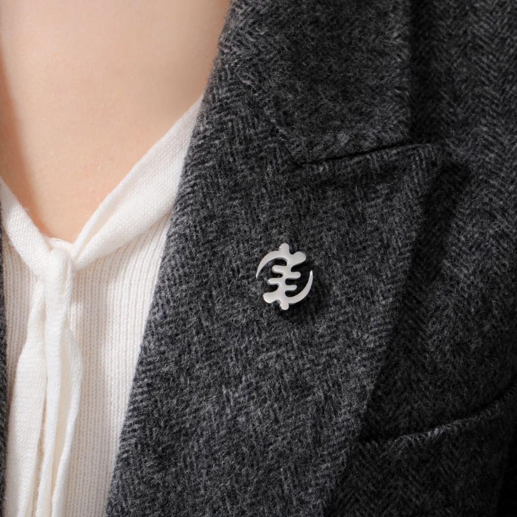 LIKGREAT Africa Adinkra Symbol Brooch for Men Gye Nyame Stainless Steel Pin Wisdom Ethnic Jewelry Amulet Birthday Gift