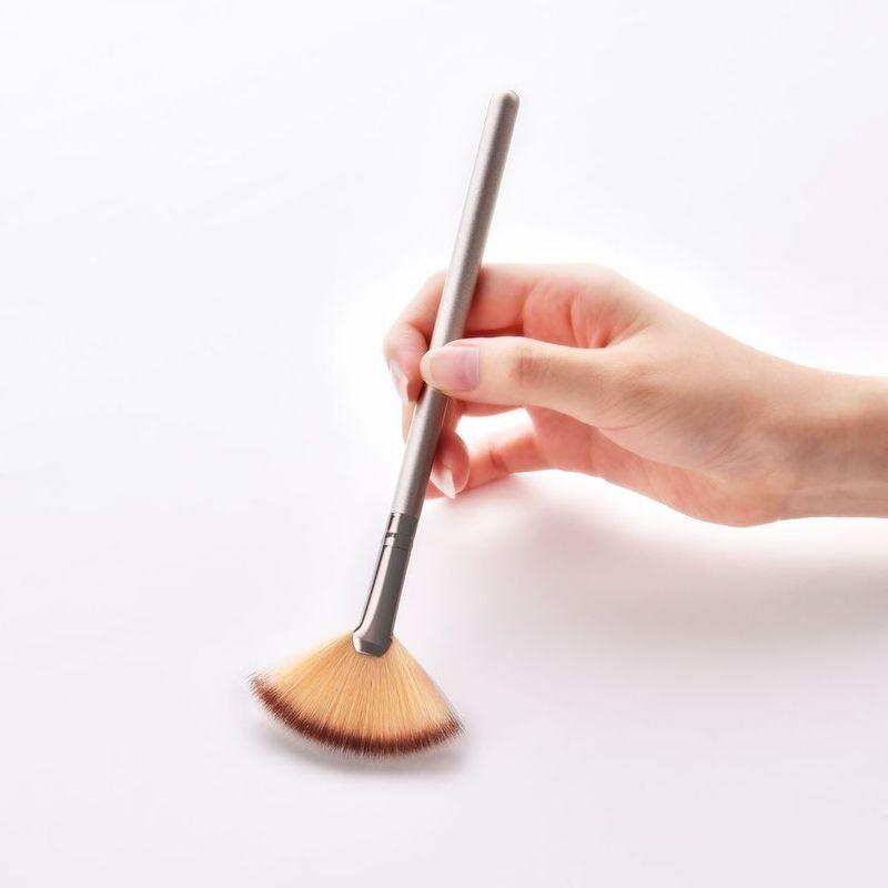 Skönhetsdrag - Sminkborste