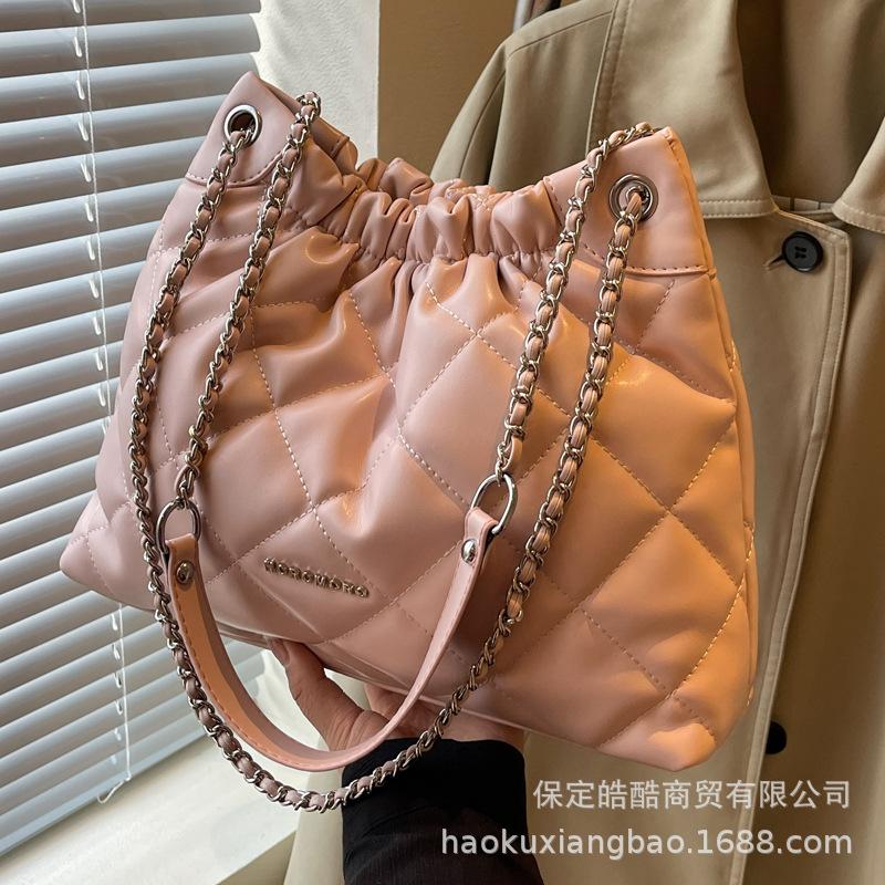 Fashion large-capacity bag women's new Xiaoxiangfeng diamond chain bucket bag 2025 autumn and winter premium shoulder bag