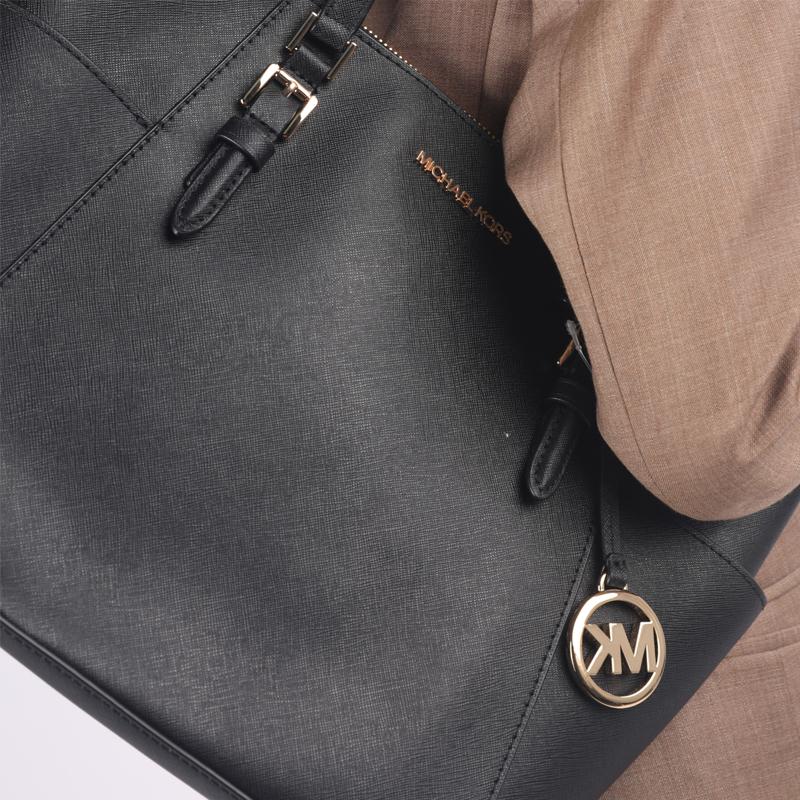 Michael Kors Mk Charlotte Vintage Solid Color Logo Pendant Large Capacity Commuter Tote Shopping Bag Women Tote Black 35T0GCFT7L-BLACK