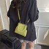 Retro-style color-blocked handbag/crossbody bag with adjustable shoulder strap, suitable for everyday use, and a perfect gift.
