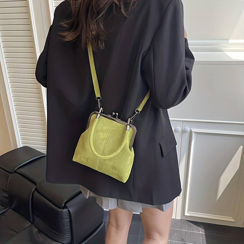 Retro-style color-blocked handbag/crossbody bag with adjustable shoulder strap, suitable for everyday use, and a perfect gift.