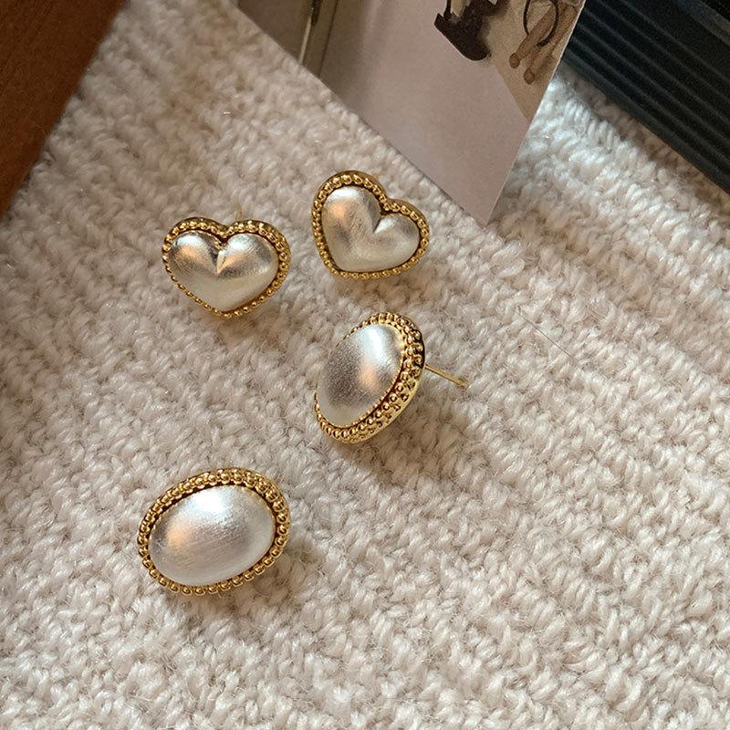 French Retro Brushed Love Oval Metal Stud Earrings Women'S Light Luxury Elegant Fashion Temperament Versatile Earrings