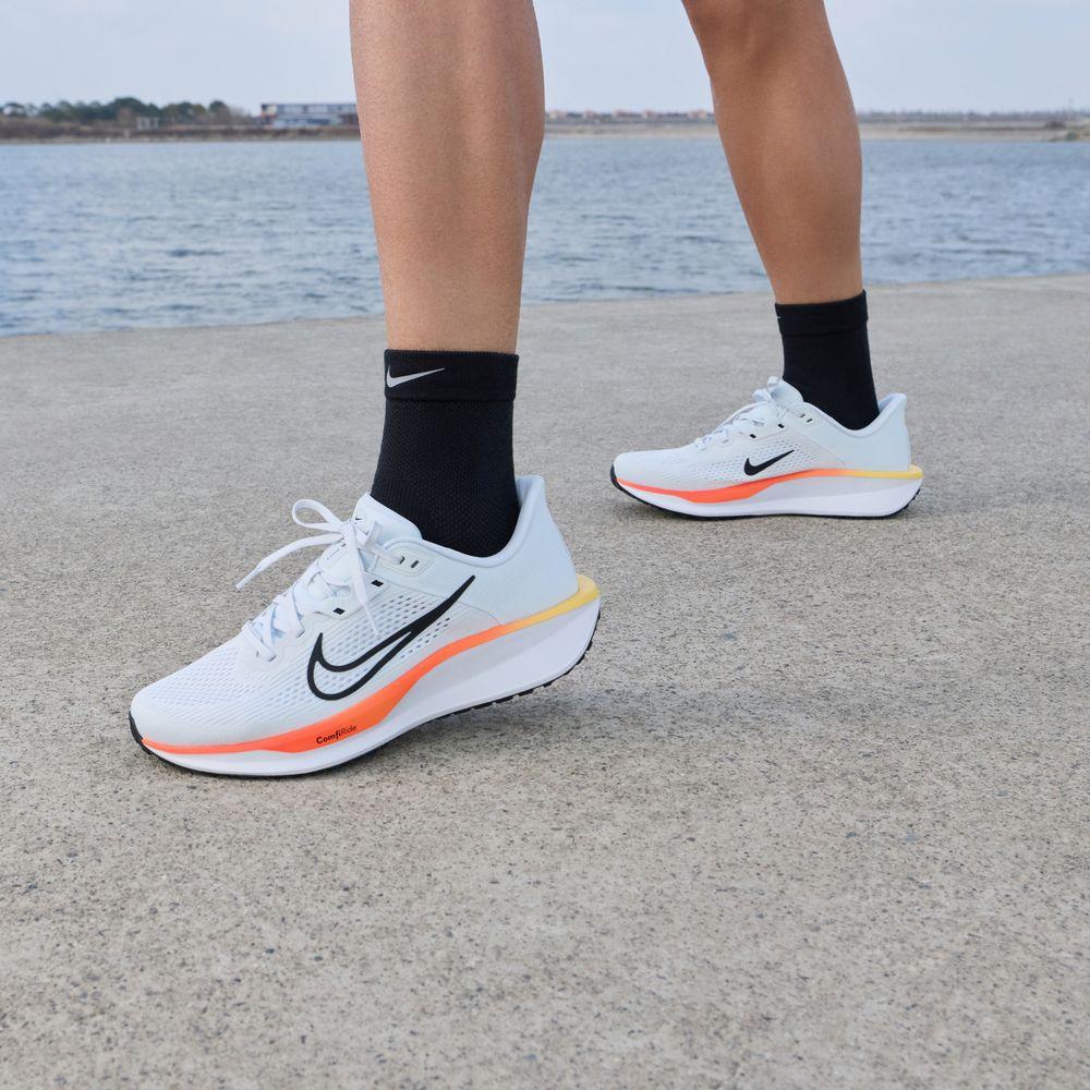Мужские беговые кроссовки Nike Quest 6 Белый Черный 42.5