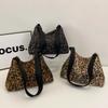 Nylonová taška přes rameno s leopardím vzorem vysoce kvalitní velkokapacitní módní měkká oblíbená crossbody kabelka