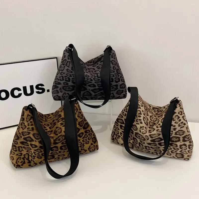 Nylonová taška přes rameno s leopardím vzorem vysoce kvalitní velkokapacitní módní měkká oblíbená crossbody kabelka