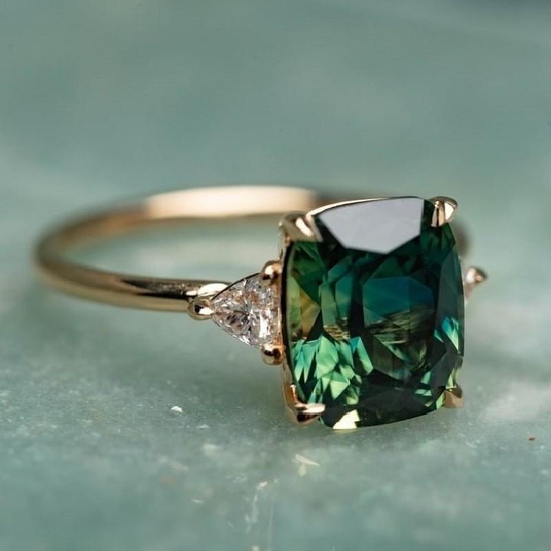 Square triangle ring, emerald four-claw zircon ring. no. 5