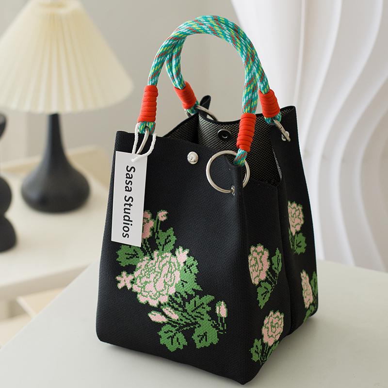 Stilvolle japanisch-koreanische Strickhandtasche: Große Tragetasche & Tragbare Pendel-Quadrat-Tasche