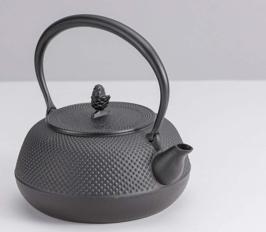 Iwachu Iron Kettle, 18-inch, Round and Flat, IH Compatible, Black Finish (Kamayaki), 1.7L, Nanbu Ironware, 11721