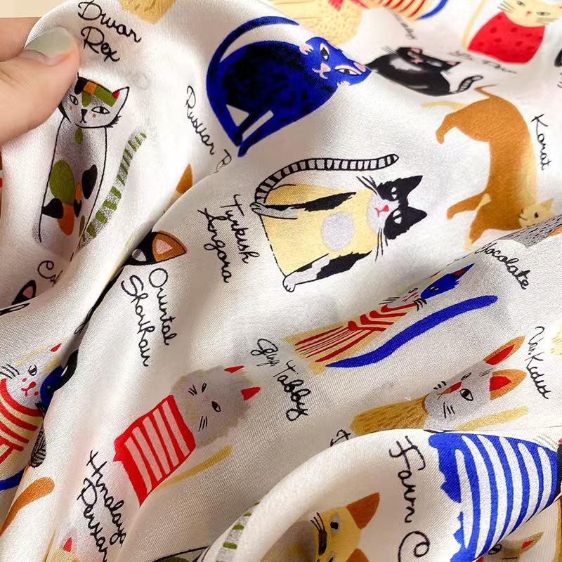 100% Mulberry Silk Scarf Cute Cat Print Lightweight Square Scarf for Women Fashion Neck Scarf Hair Fall Women's Scarves
