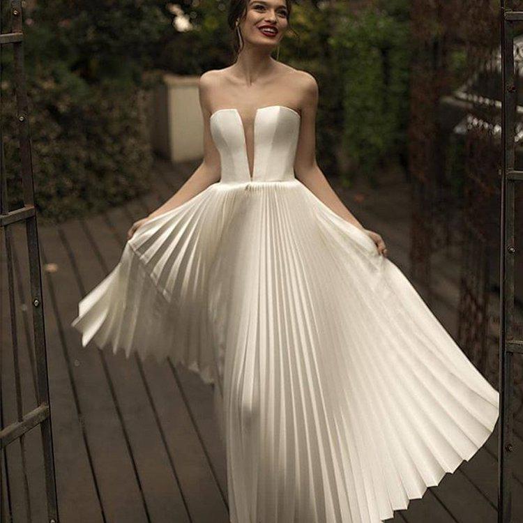 Vestido de novia con falda en gasa plisada - Entrenovias