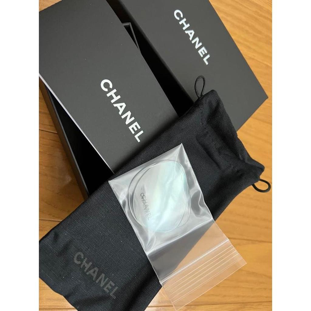 Used CHANEL pouch/lens included