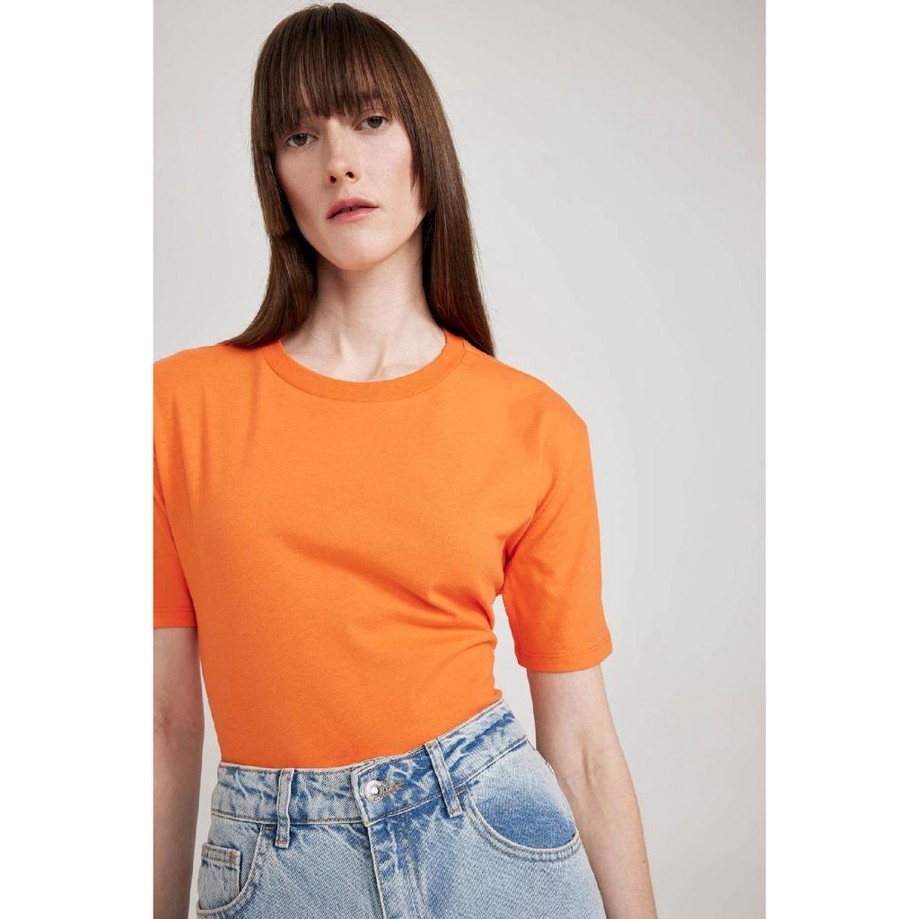 Tricou cu mânecă scurtă cu decolteu obișnuit, de formă regulată