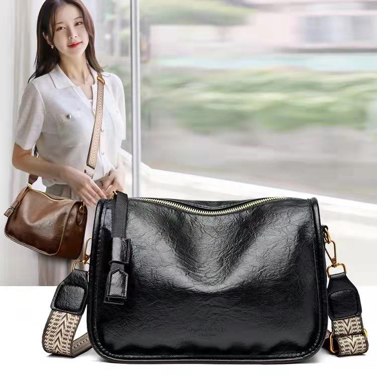 Chic Retro Minimalist Shoulder & Crossbody Bag: Stylish, Solid Color Handbag