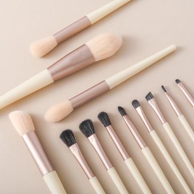 Εργαλεία και αξεσουάρ μακιγιάζ – Πινέλα μακιγιάζ