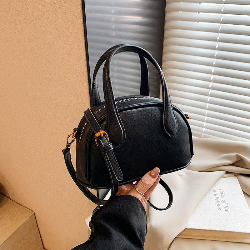 

Модная женская сумка-подушка для ручной носки 2025 новая повседневная сумка-ракушка через плечо из мягкой кожи, трендовая сумка-мессенджер