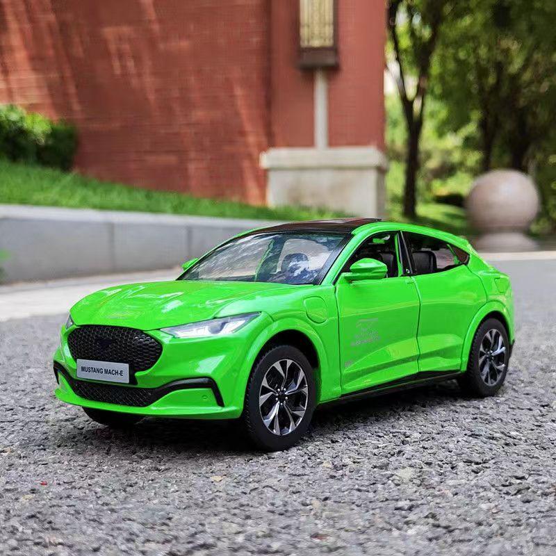 

1:24 Ford Mustang Electric Horse Mach-E Модель спортивного автомобіля з лиття під тиском з металу Нова енергетична модель автомобіля Звук і світло Дитячий подарунок