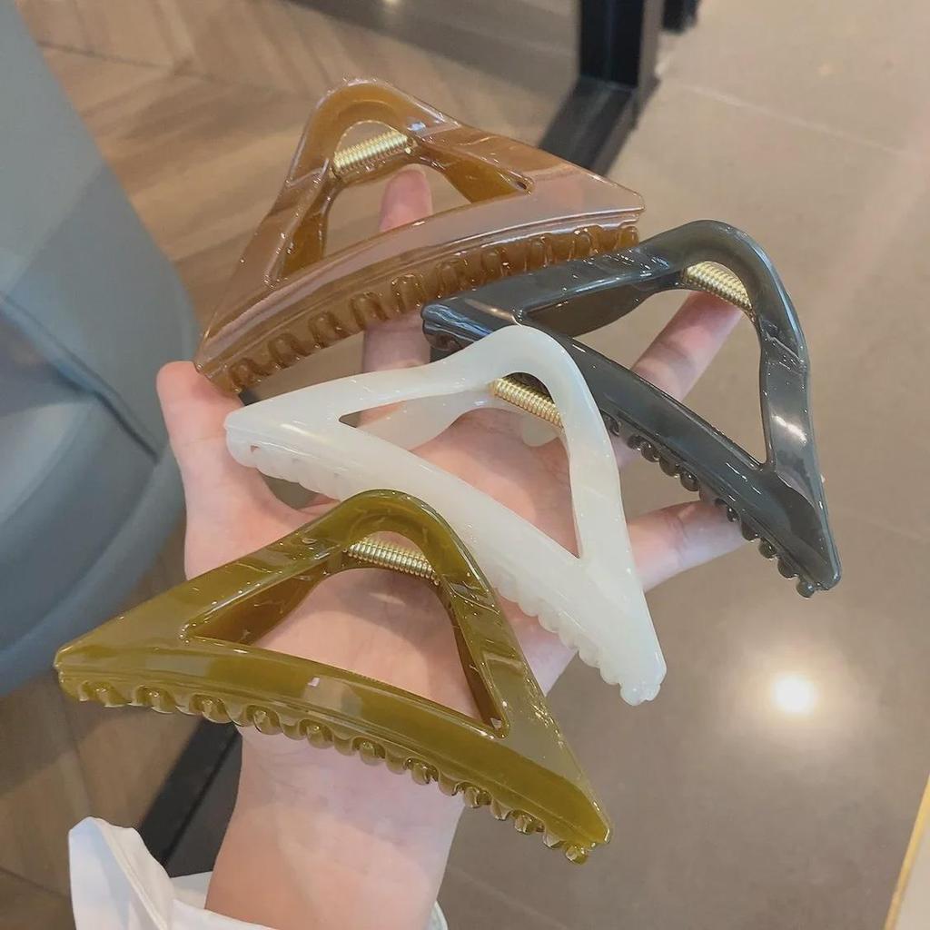 Elegantní velká trojúhelníková spona do vlasů - Šik korejský vlasový doplněk