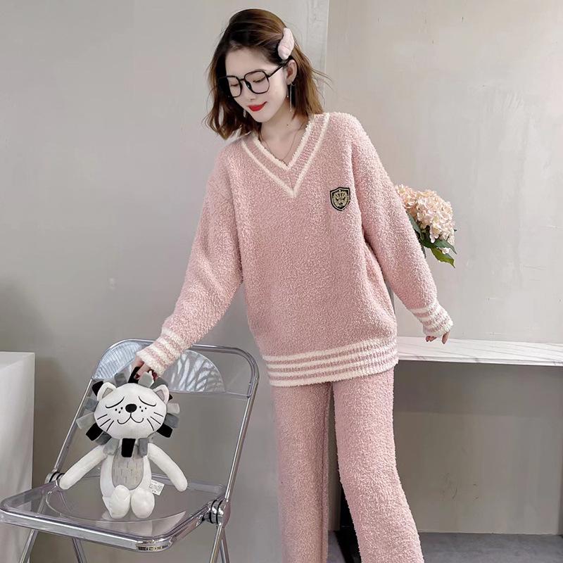 

Уютный женский пижамный комплект из кораллового флиса: Теплый пуловер с V-образным вырезом и брюки для сна на осень/зиму One size розовый