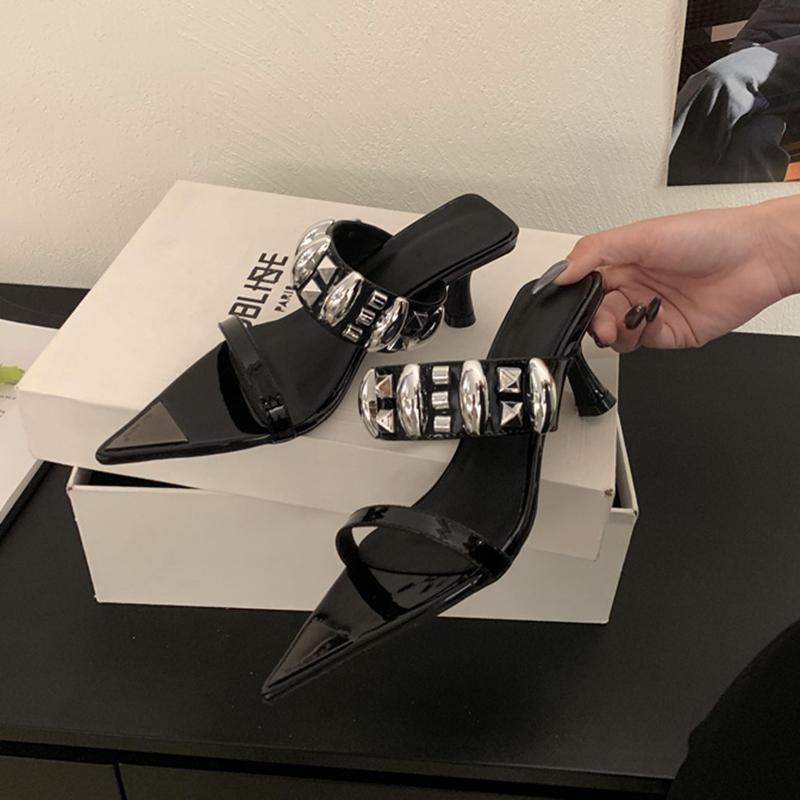 

Мода SUOJIALUN 2025 Лето Новый Бренд Женские Тапочки Мода Заклепки Острый Носок Слипоны Женские Слайды Тонкий Высокий Каблук Уличные Платье Сандалии 39 чёрный