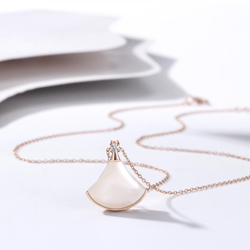 Kleine Rock Halskette weiblich weiße Fritillaria Muschel koreanische Modeaccessoires Nische Halskette ins Anhänger