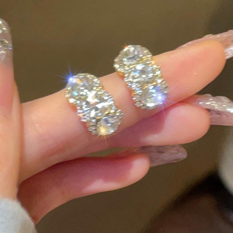 Elegante hochwertige Zirkonia-Ohrringe mit 925er Silberstiften - Damen-Leichtluxusschmuck für Frühling und Sommer