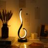 1PC Kompaktní moderní kování USB Tříbarevná stmívací stolní dekorativní lampa