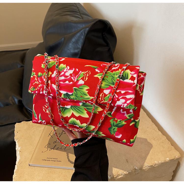

Urban Chic Fabric Handbag With Floral Print And Chain Shoulder Bag Women s Bag червоний
